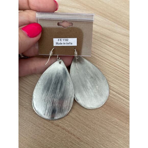 Light Pink Flower Embroidery Cuff Bracelet - Picture 2 of 4